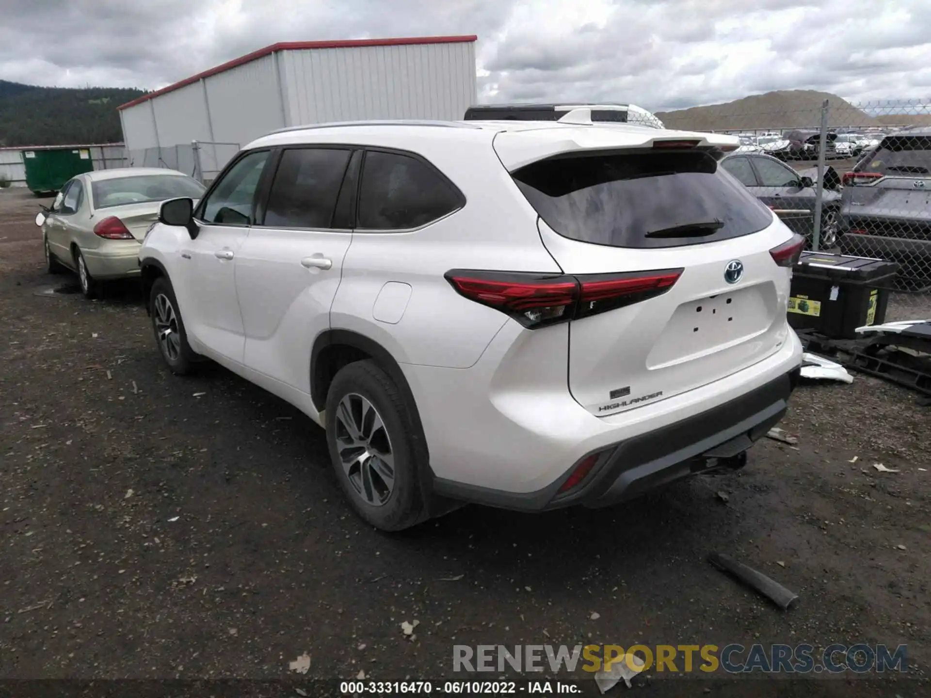 3 Photograph of a damaged car 5TDHBRCHXMS524388 TOYOTA HIGHLANDER 2021