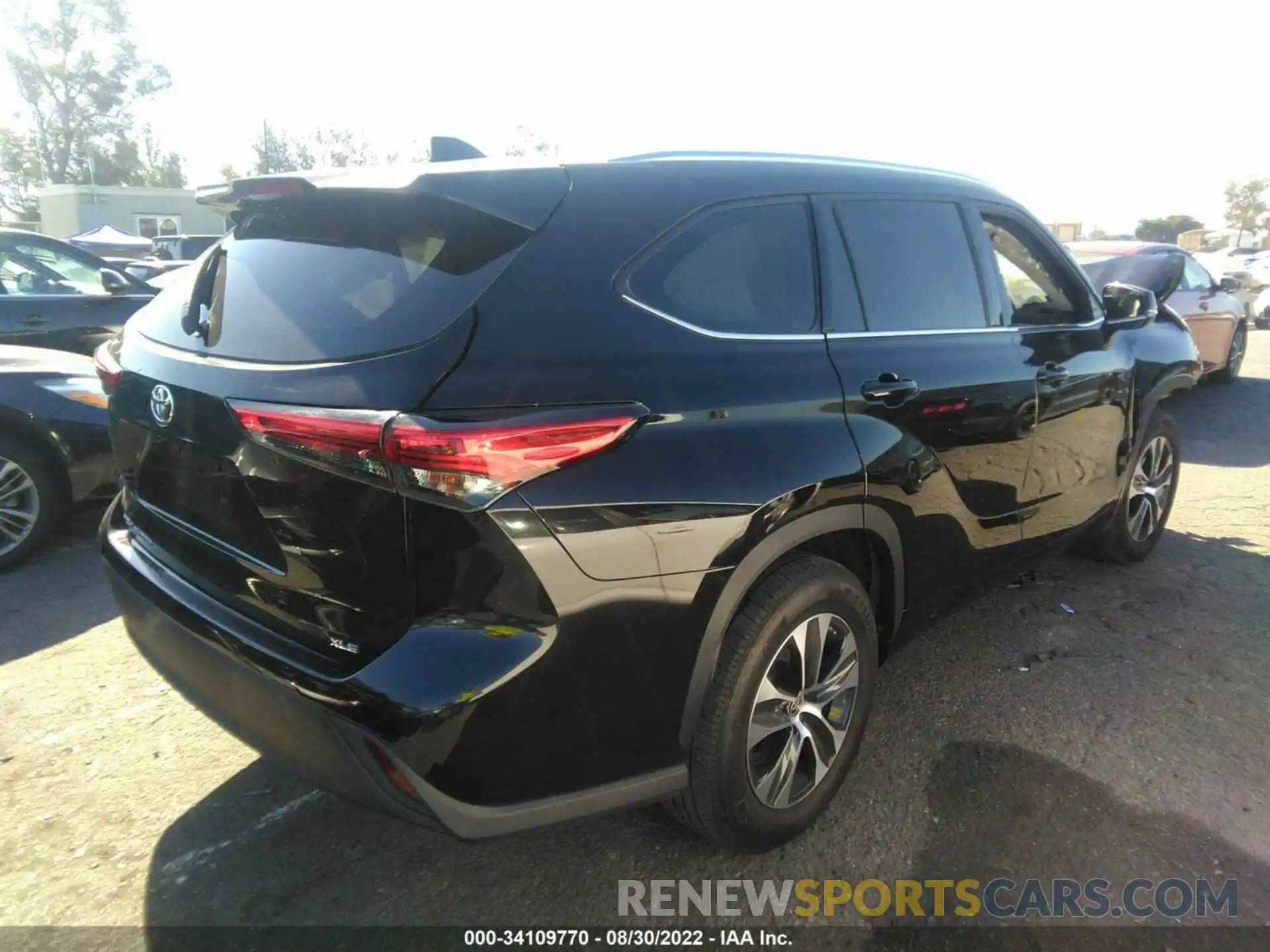 4 Photograph of a damaged car 5TDHZRAH0MS040020 TOYOTA HIGHLANDER 2021