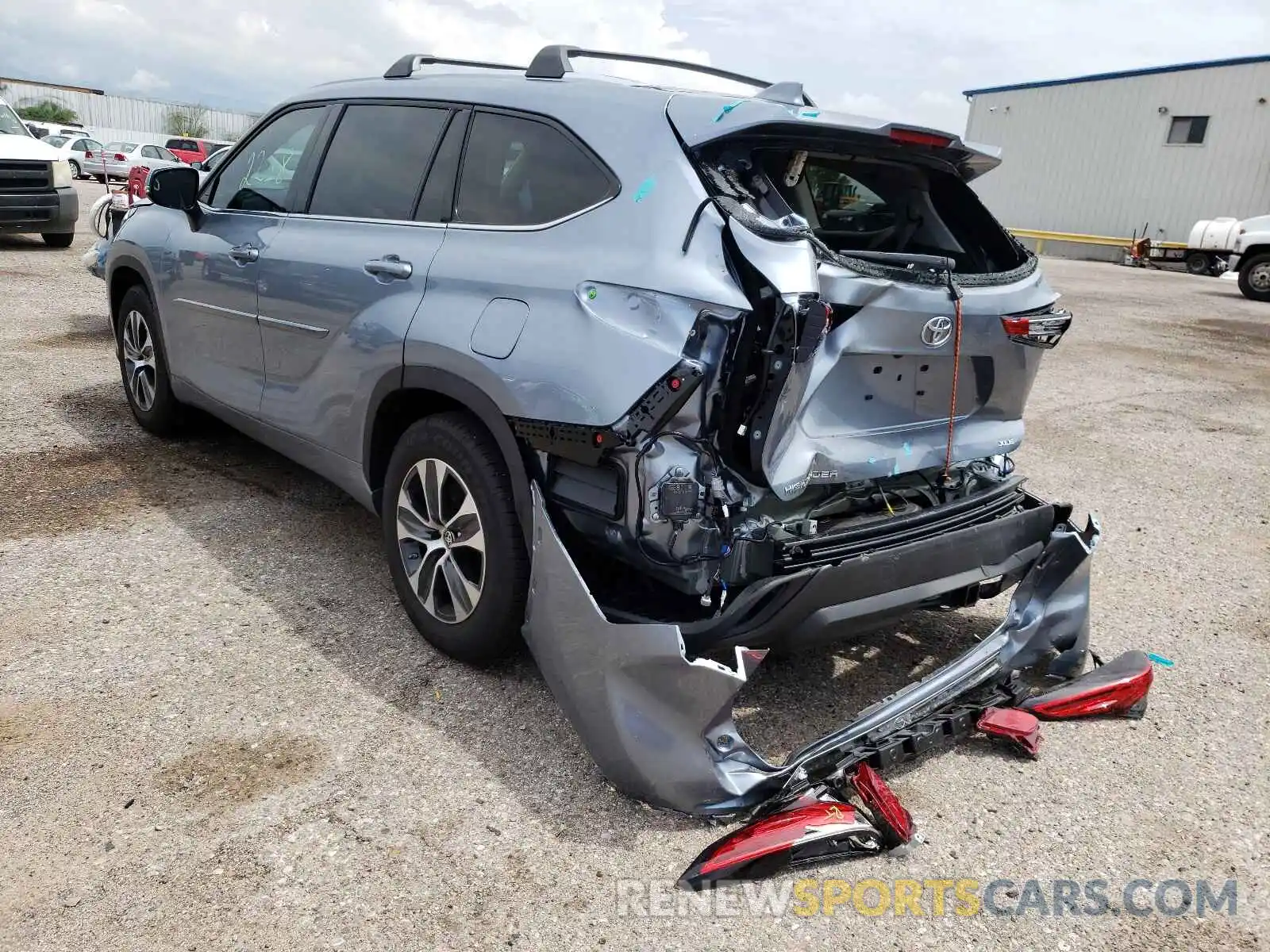 3 Photograph of a damaged car 5TDHZRAH0MS070456 TOYOTA HIGHLANDER 2021