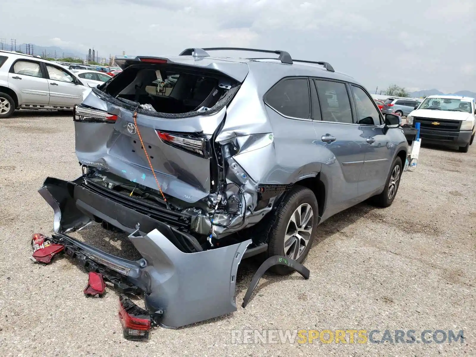 4 Photograph of a damaged car 5TDHZRAH0MS070456 TOYOTA HIGHLANDER 2021