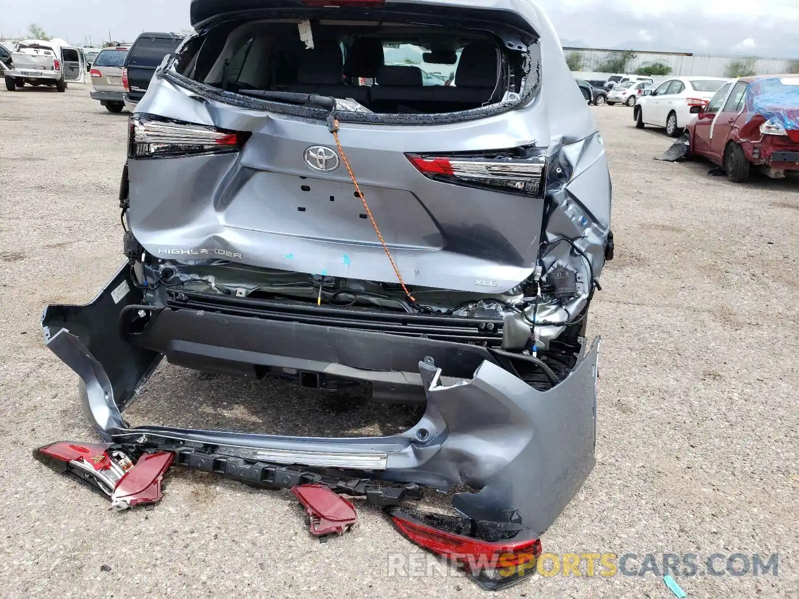 9 Photograph of a damaged car 5TDHZRAH0MS070456 TOYOTA HIGHLANDER 2021