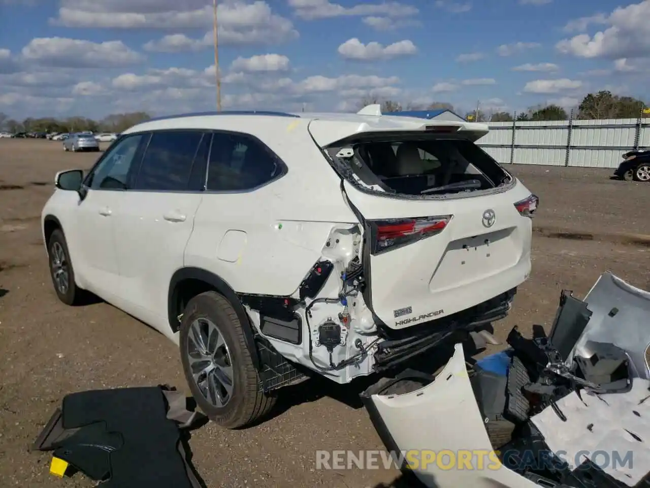 3 Photograph of a damaged car 5TDHZRAH1MS533205 TOYOTA HIGHLANDER 2021