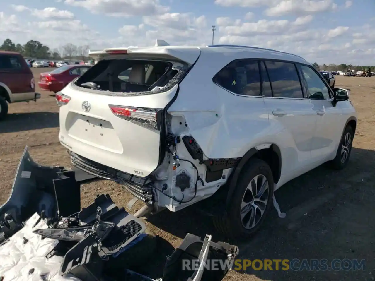 4 Photograph of a damaged car 5TDHZRAH1MS533205 TOYOTA HIGHLANDER 2021