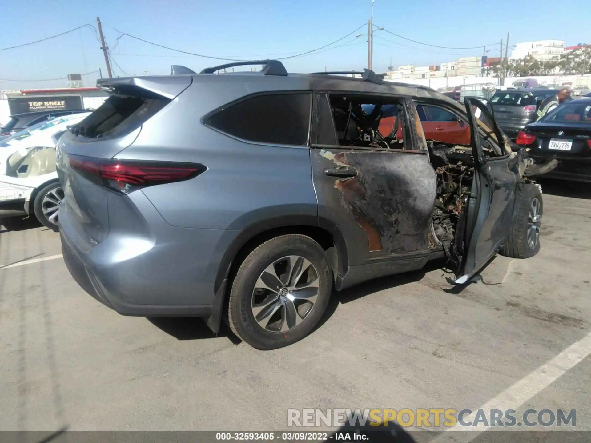 4 Photograph of a damaged car 5TDHZRAH2MS056784 TOYOTA HIGHLANDER 2021