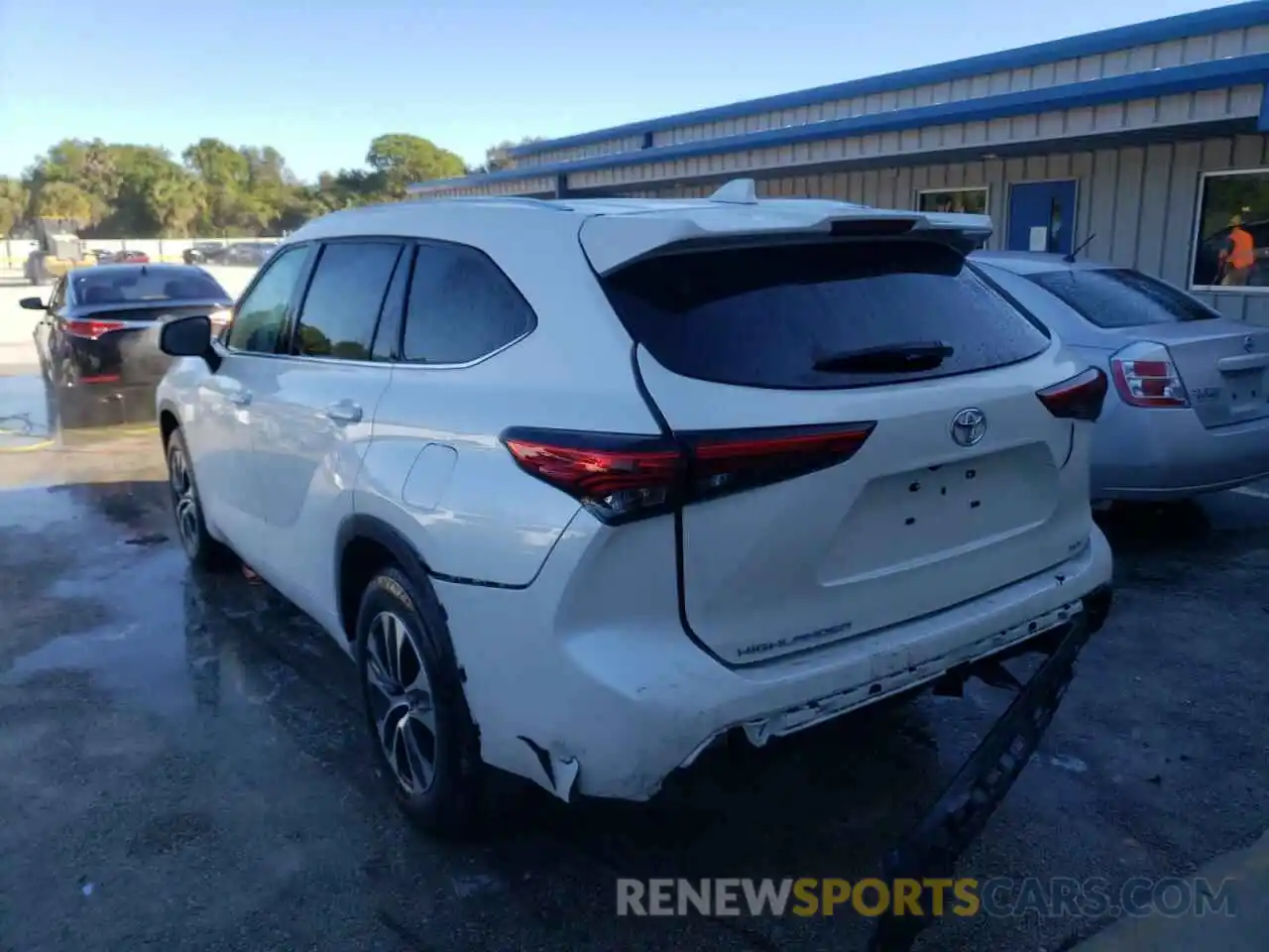 3 Photograph of a damaged car 5TDHZRAH2MS075688 TOYOTA HIGHLANDER 2021