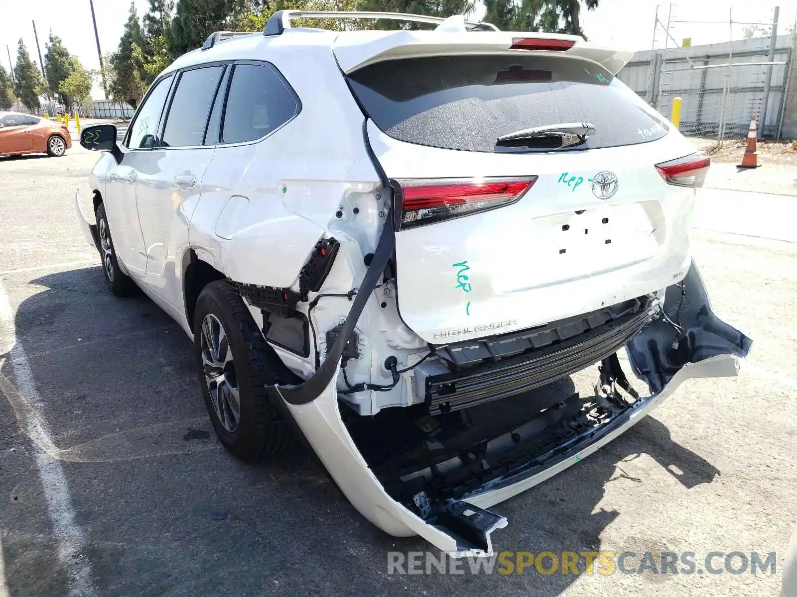 3 Photograph of a damaged car 5TDHZRAH4MS515023 TOYOTA HIGHLANDER 2021