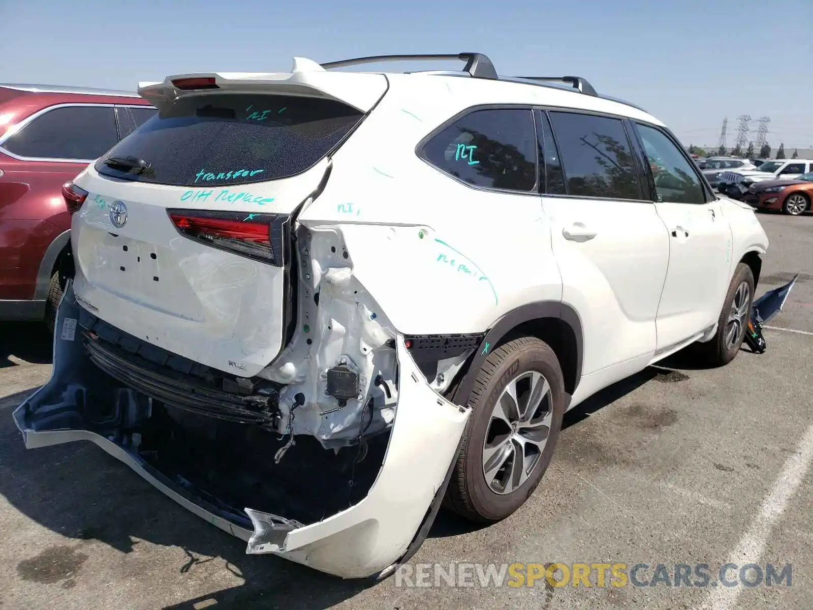 4 Photograph of a damaged car 5TDHZRAH4MS515023 TOYOTA HIGHLANDER 2021