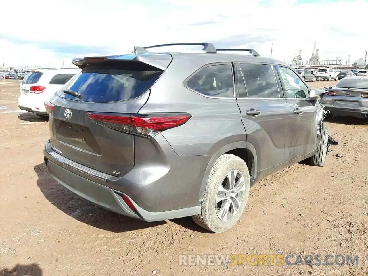 4 Photograph of a damaged car 5TDHZRAH4MS531397 TOYOTA HIGHLANDER 2021