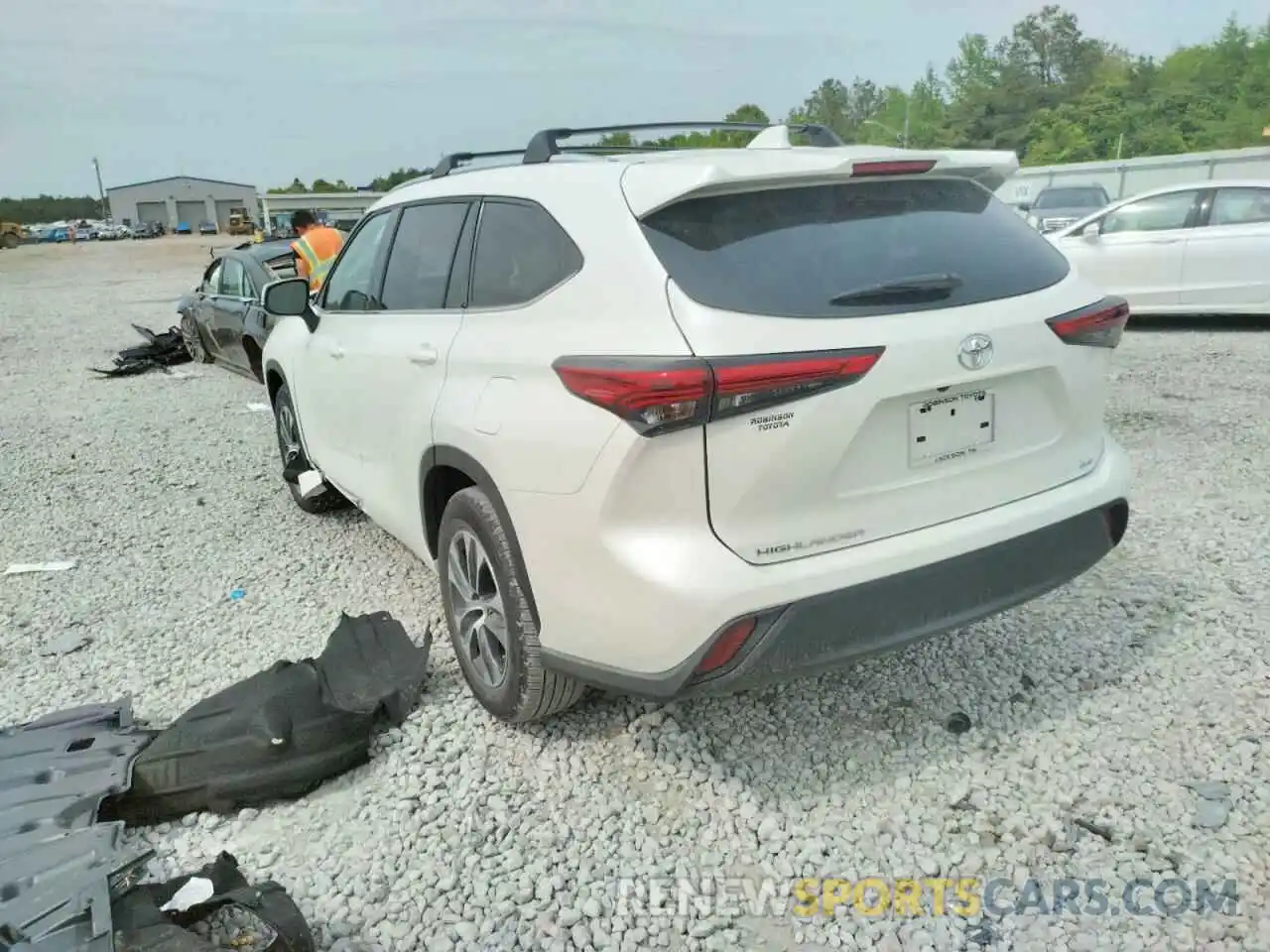 3 Photograph of a damaged car 5TDHZRAH4MS532629 TOYOTA HIGHLANDER 2021