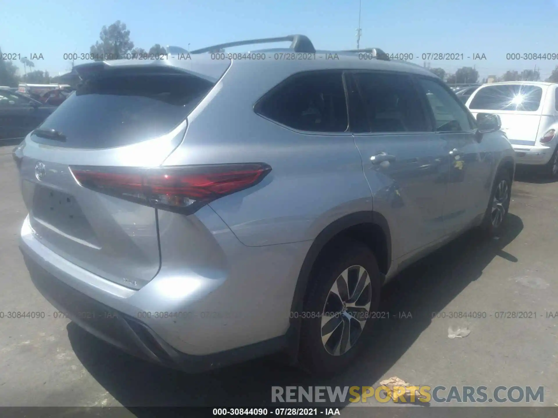 4 Photograph of a damaged car 5TDHZRAH5MS037310 TOYOTA HIGHLANDER 2021