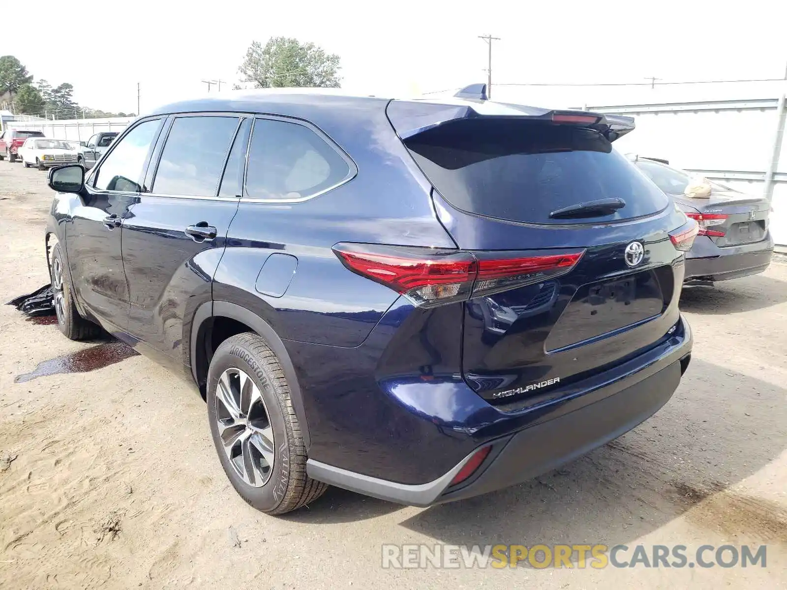 3 Photograph of a damaged car 5TDHZRAH5MS067438 TOYOTA HIGHLANDER 2021