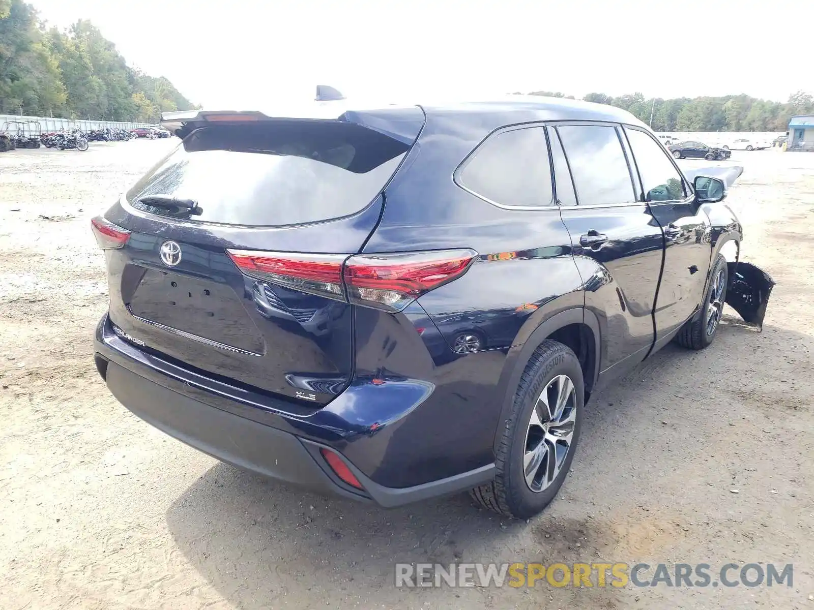 4 Photograph of a damaged car 5TDHZRAH5MS067438 TOYOTA HIGHLANDER 2021