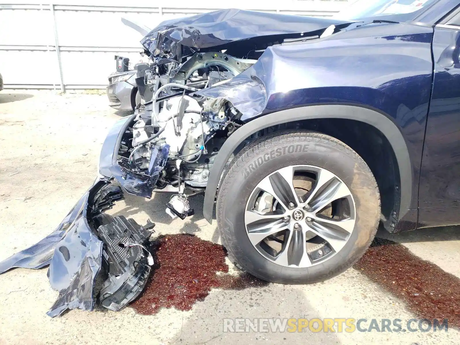 9 Photograph of a damaged car 5TDHZRAH5MS067438 TOYOTA HIGHLANDER 2021