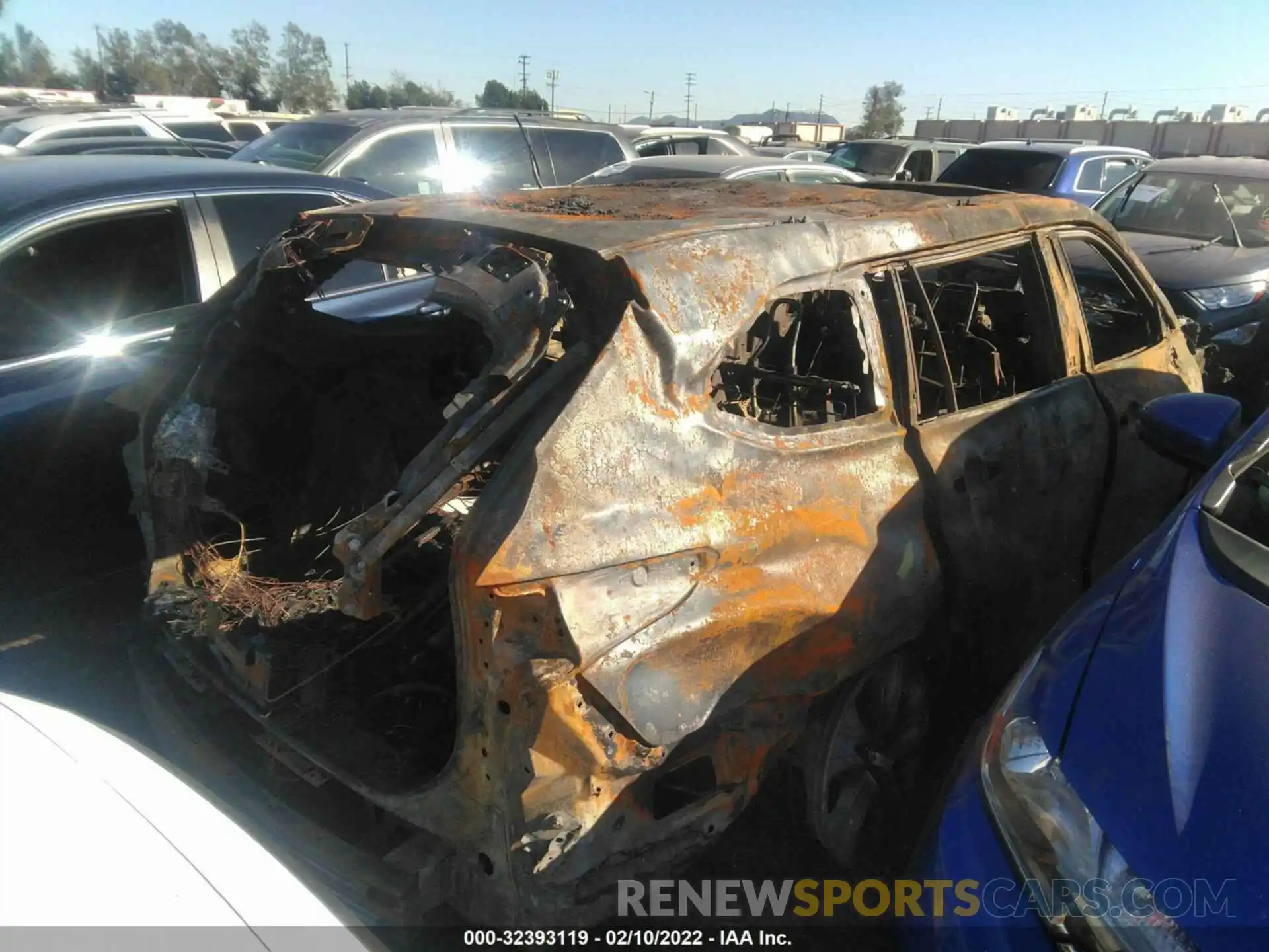 4 Photograph of a damaged car 5TDHZRAH6MS032729 TOYOTA HIGHLANDER 2021