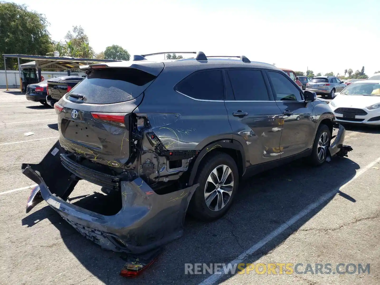 4 Photograph of a damaged car 5TDHZRAH7MS048616 TOYOTA HIGHLANDER 2021