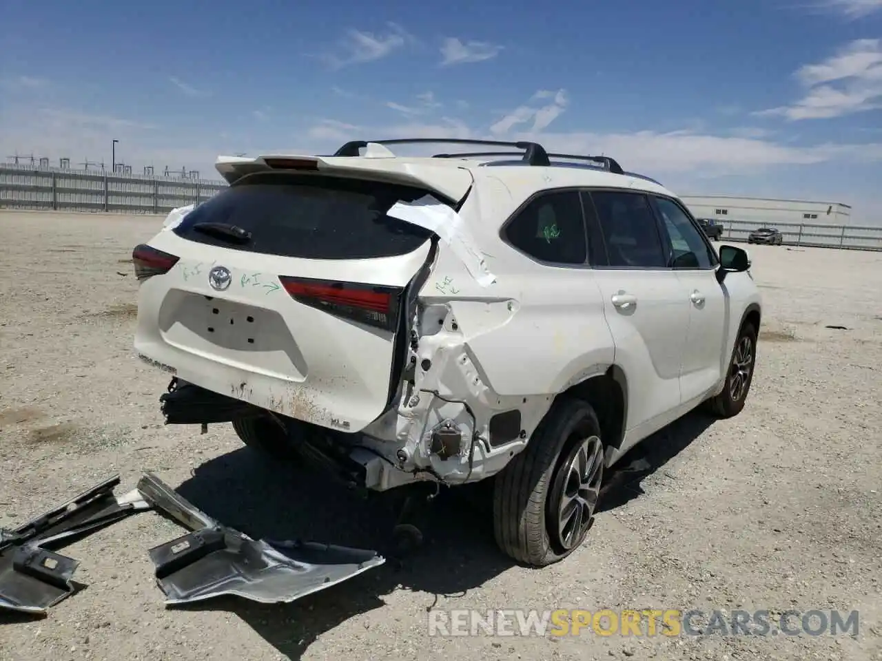 4 Photograph of a damaged car 5TDHZRAH7MS531555 TOYOTA HIGHLANDER 2021