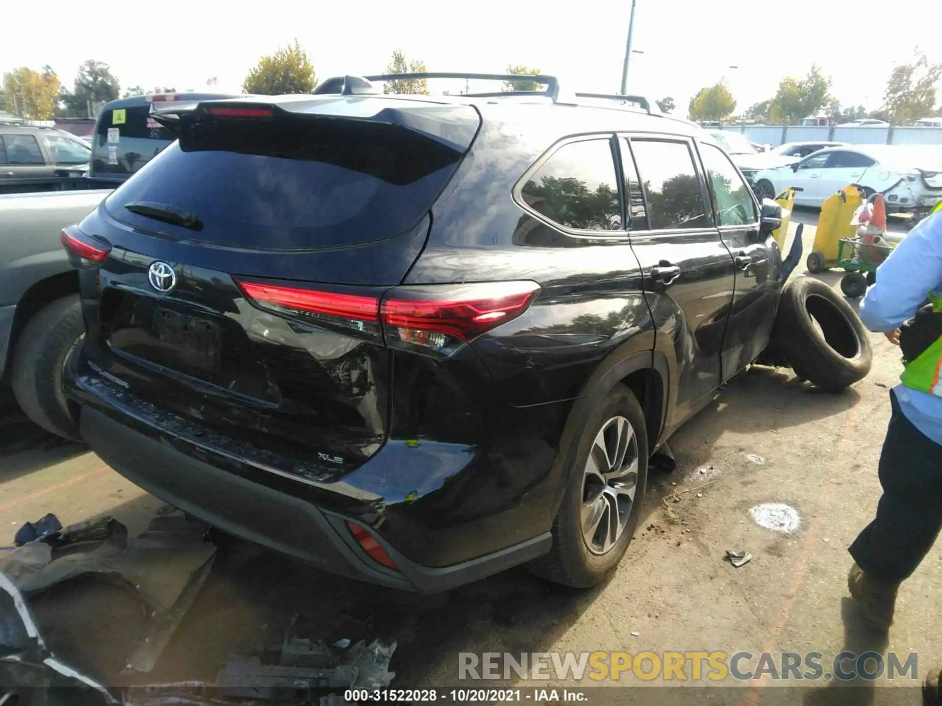 4 Photograph of a damaged car 5TDHZRAH9MS031882 TOYOTA HIGHLANDER 2021