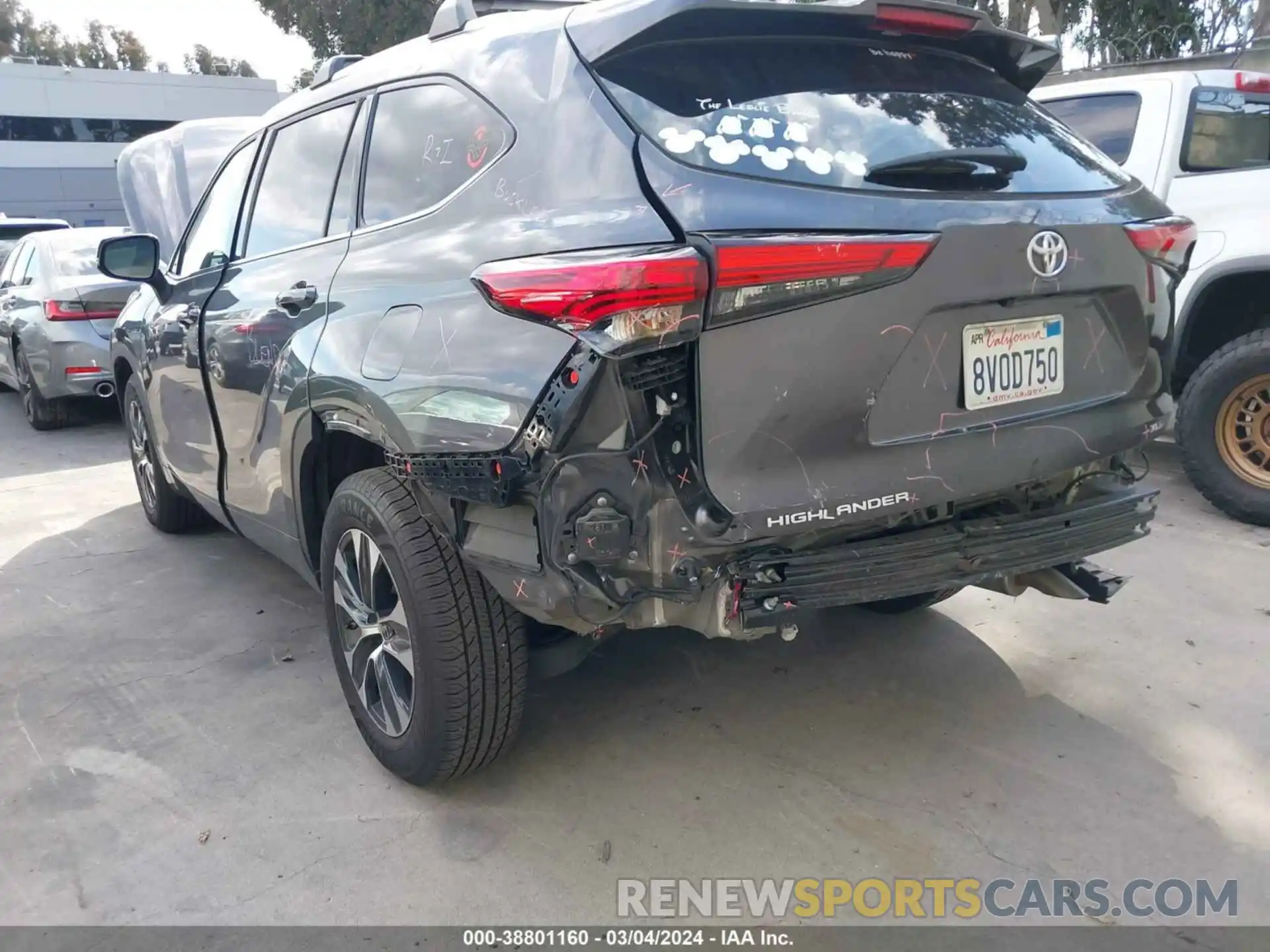 18 Photograph of a damaged car 5TDHZRAH9MS057382 TOYOTA HIGHLANDER 2021