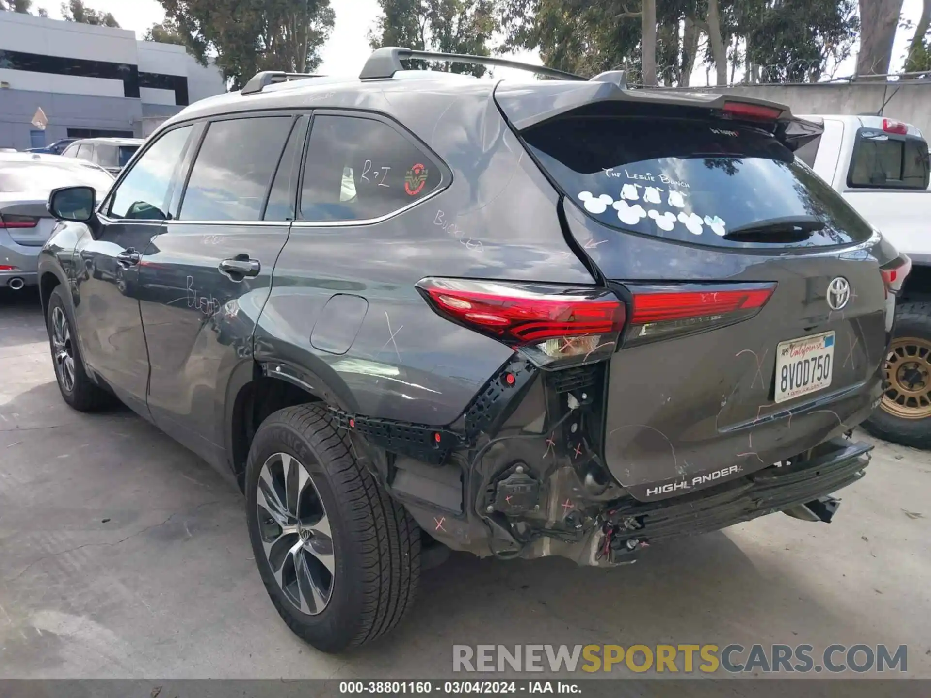 3 Photograph of a damaged car 5TDHZRAH9MS057382 TOYOTA HIGHLANDER 2021