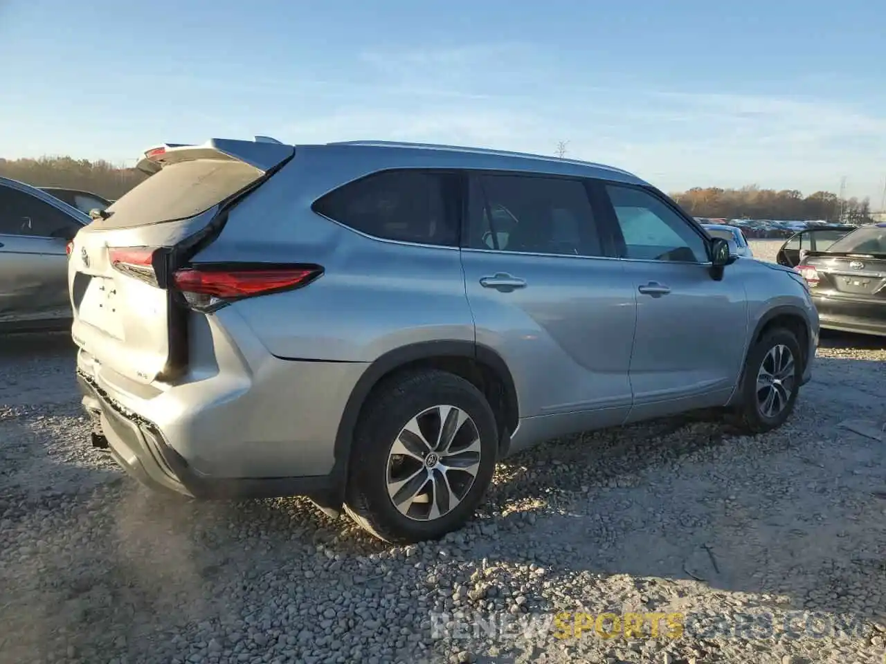 3 Photograph of a damaged car 5TDHZRAH9MS077339 TOYOTA HIGHLANDER 2021