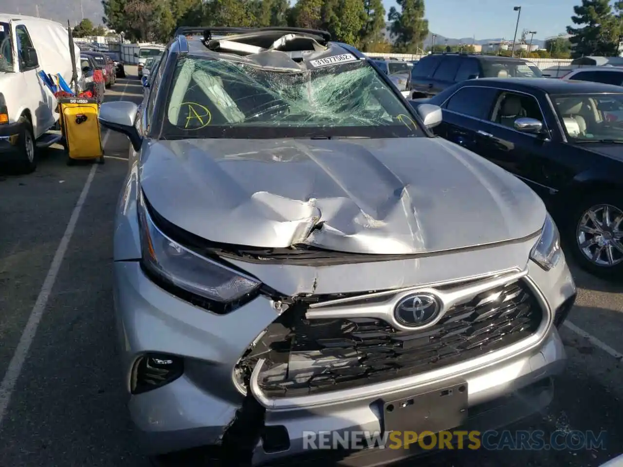 9 Photograph of a damaged car 5TDHZRAH9MS082945 TOYOTA HIGHLANDER 2021