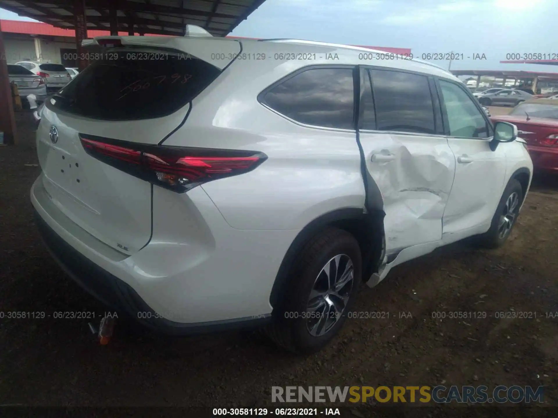 4 Photograph of a damaged car 5TDHZRAH9MS514675 TOYOTA HIGHLANDER 2021