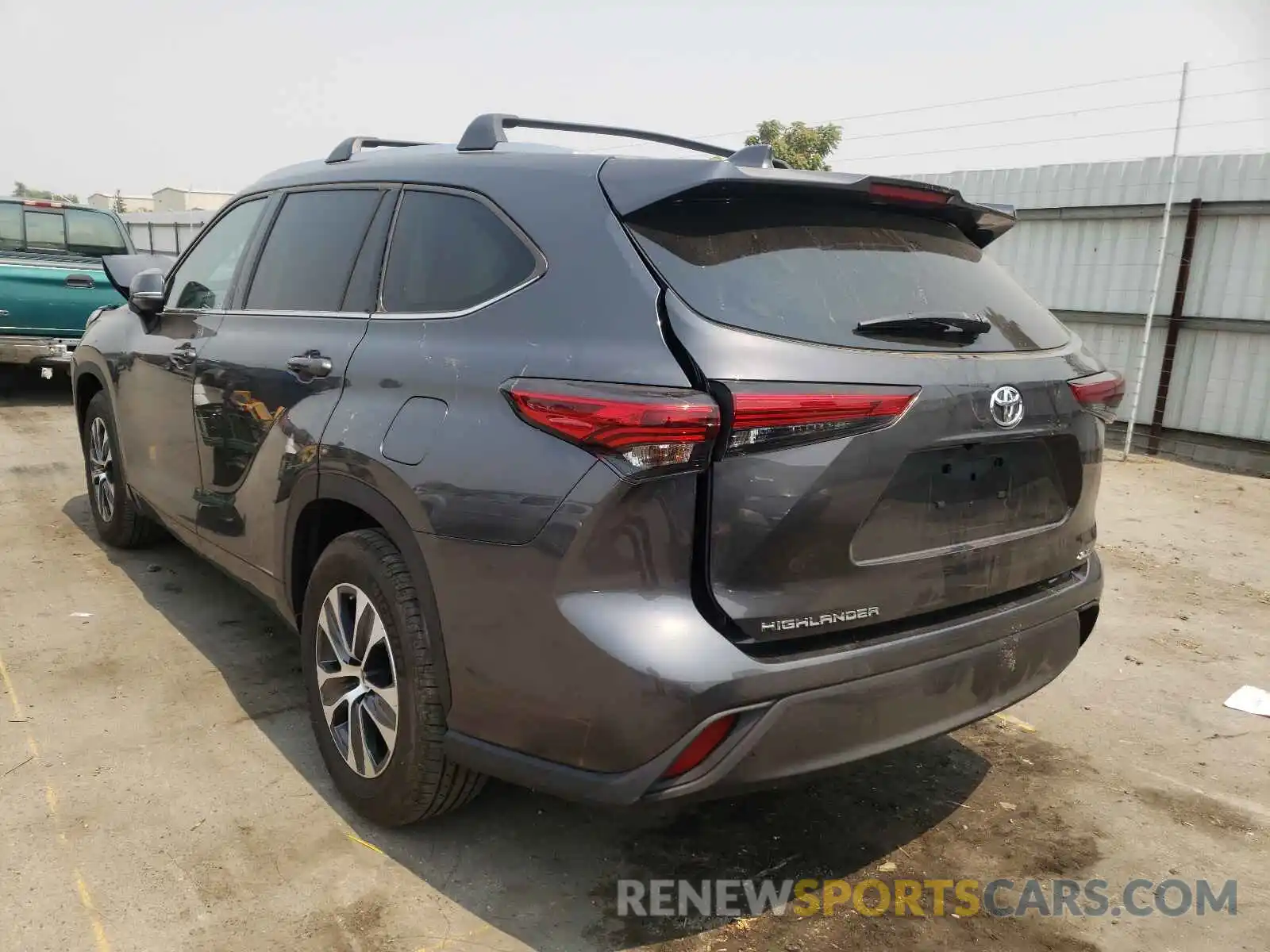 3 Photograph of a damaged car 5TDHZRAHXMS031504 TOYOTA HIGHLANDER 2021