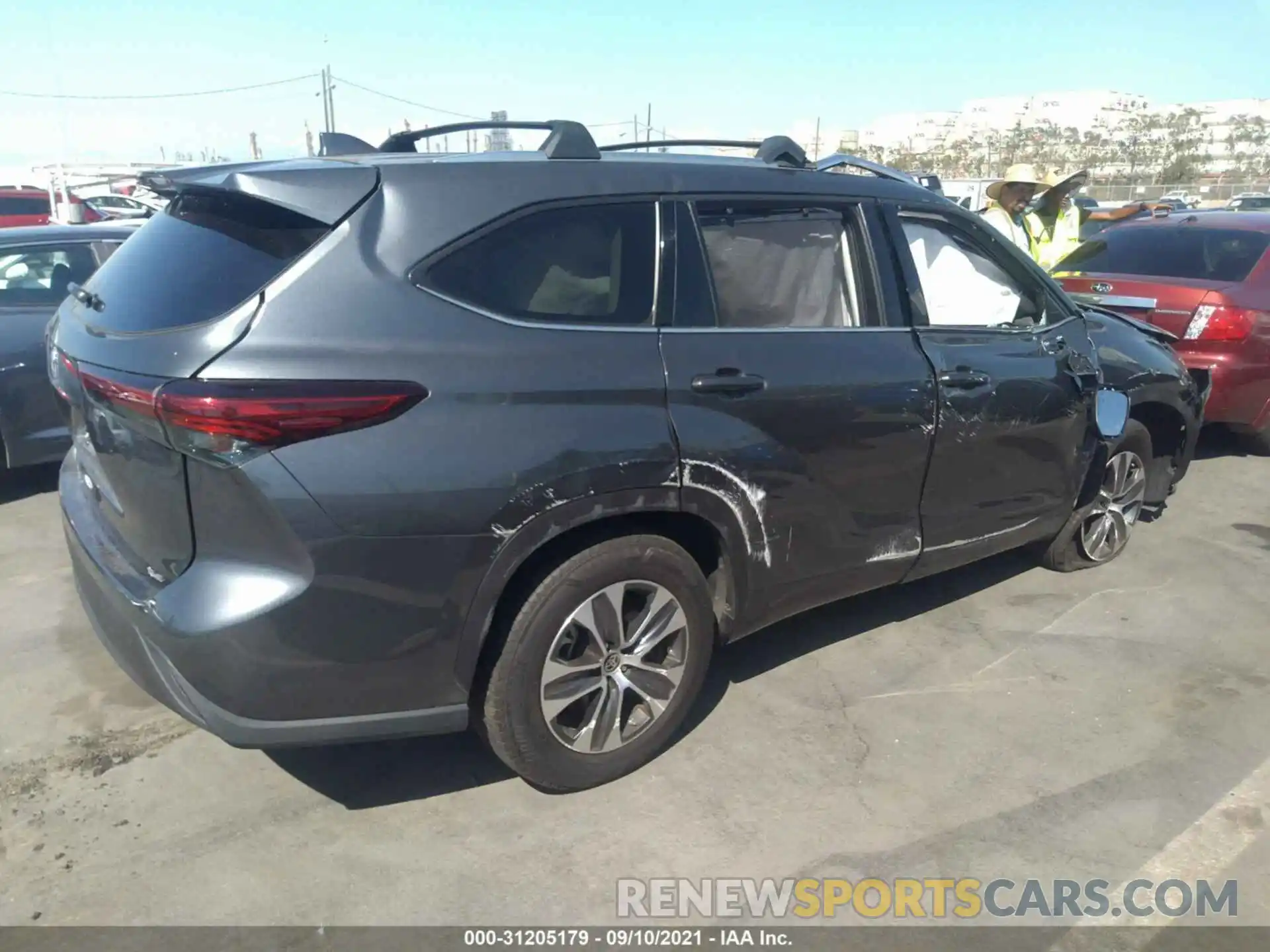 4 Photograph of a damaged car 5TDHZRAHXMS039179 TOYOTA HIGHLANDER 2021