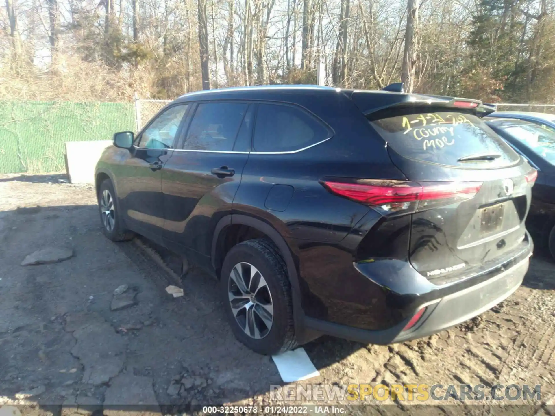 3 Photograph of a damaged car 5TDHZRBH0MS070018 TOYOTA HIGHLANDER 2021