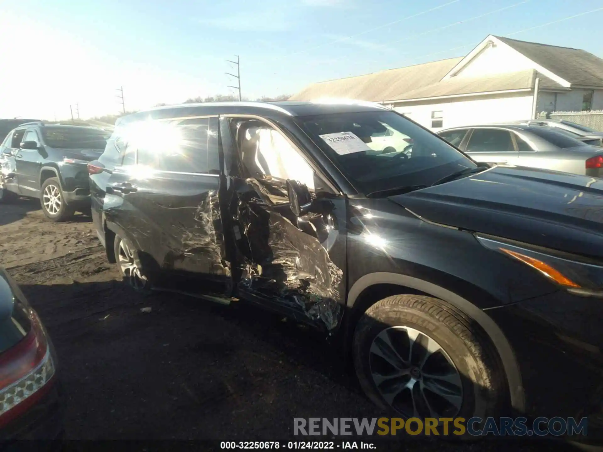 6 Photograph of a damaged car 5TDHZRBH0MS070018 TOYOTA HIGHLANDER 2021