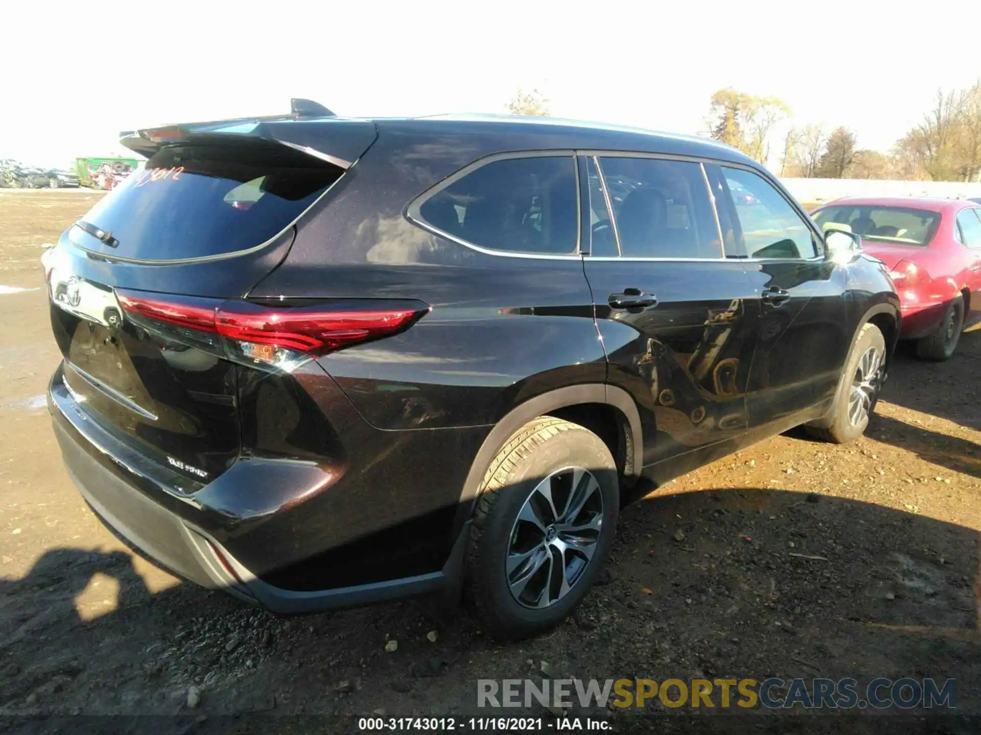 4 Photograph of a damaged car 5TDHZRBH0MS137331 TOYOTA HIGHLANDER 2021