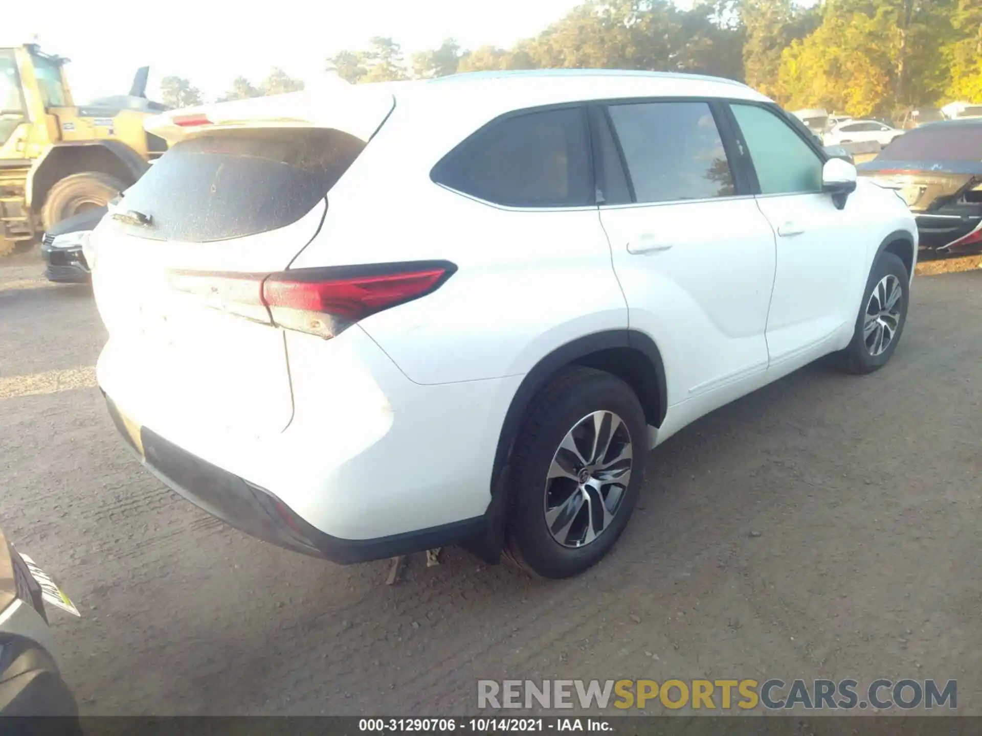 4 Photograph of a damaged car 5TDHZRBH0MS523490 TOYOTA HIGHLANDER 2021