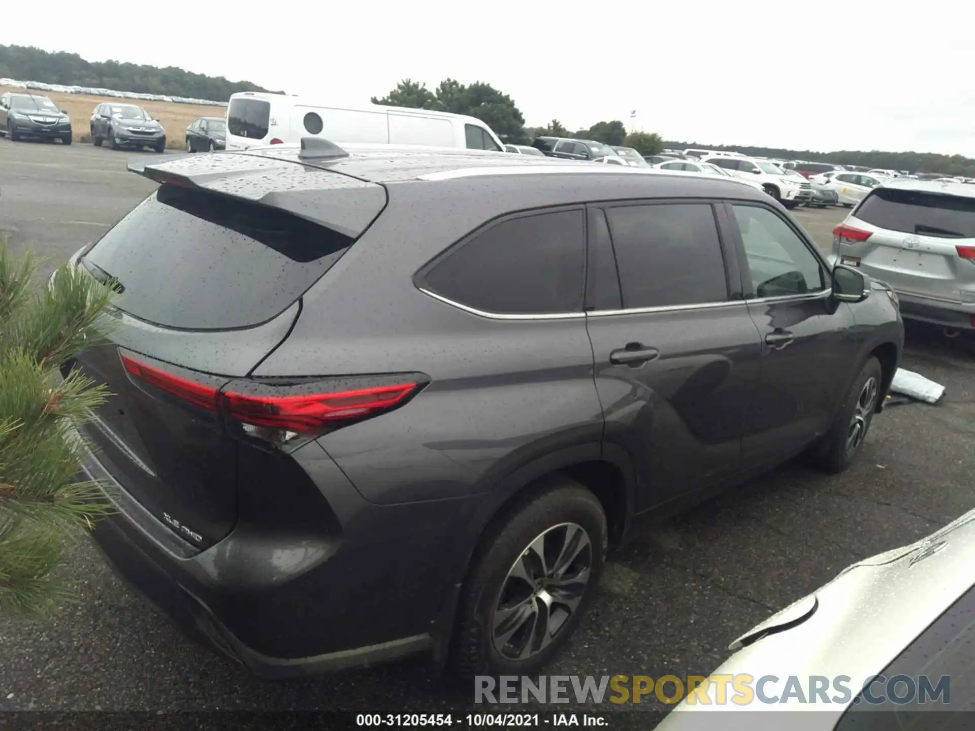 4 Photograph of a damaged car 5TDHZRBH0MS534764 TOYOTA HIGHLANDER 2021