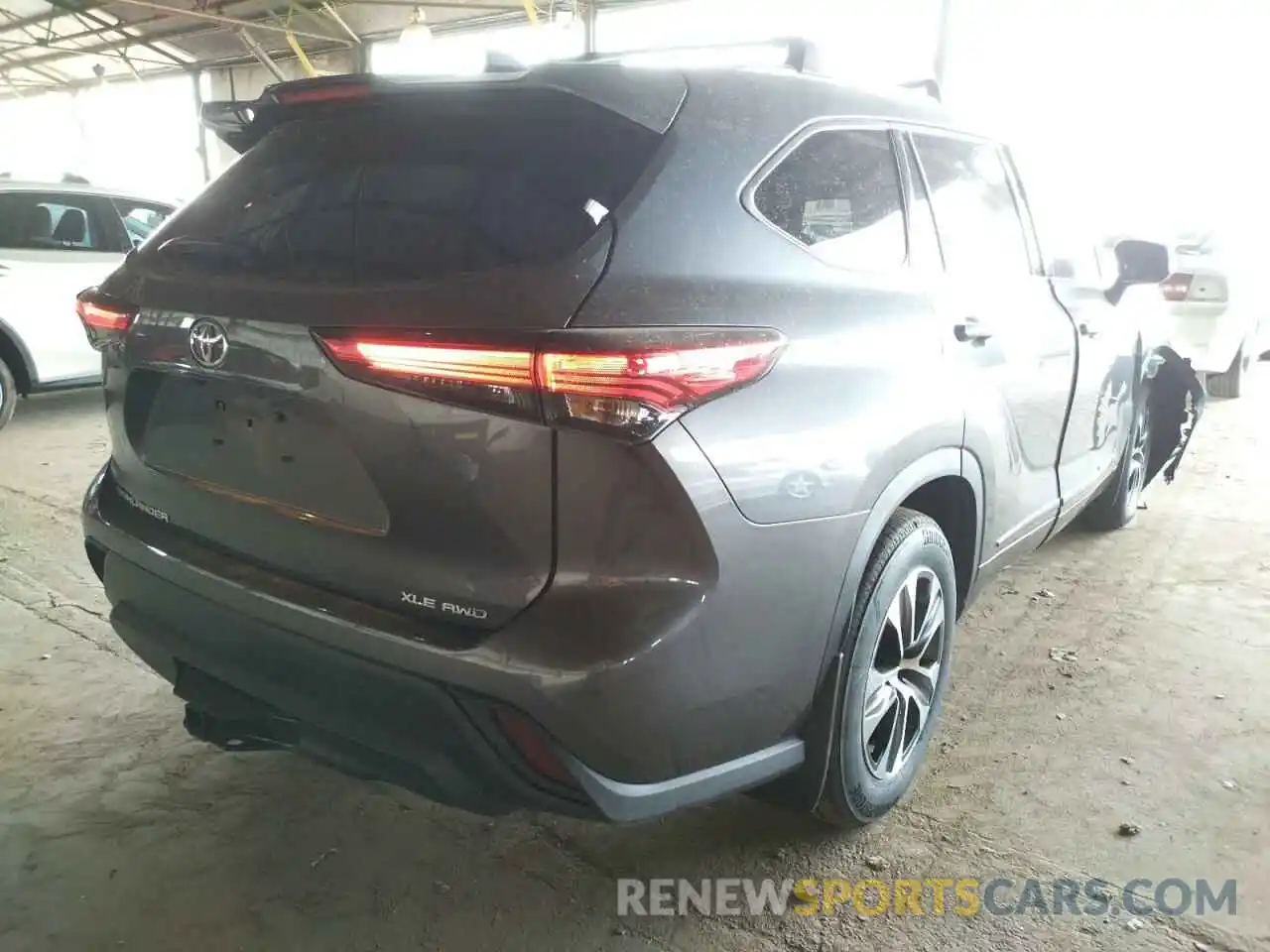 4 Photograph of a damaged car 5TDHZRBH0MS557252 TOYOTA HIGHLANDER 2021