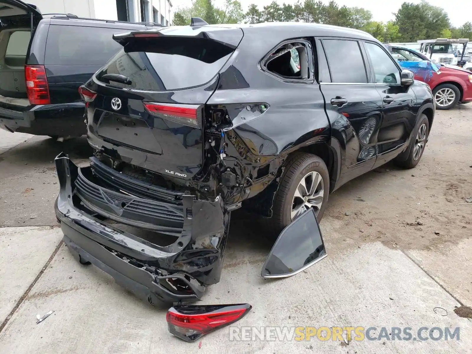 4 Photograph of a damaged car 5TDHZRBH1MS074157 TOYOTA HIGHLANDER 2021