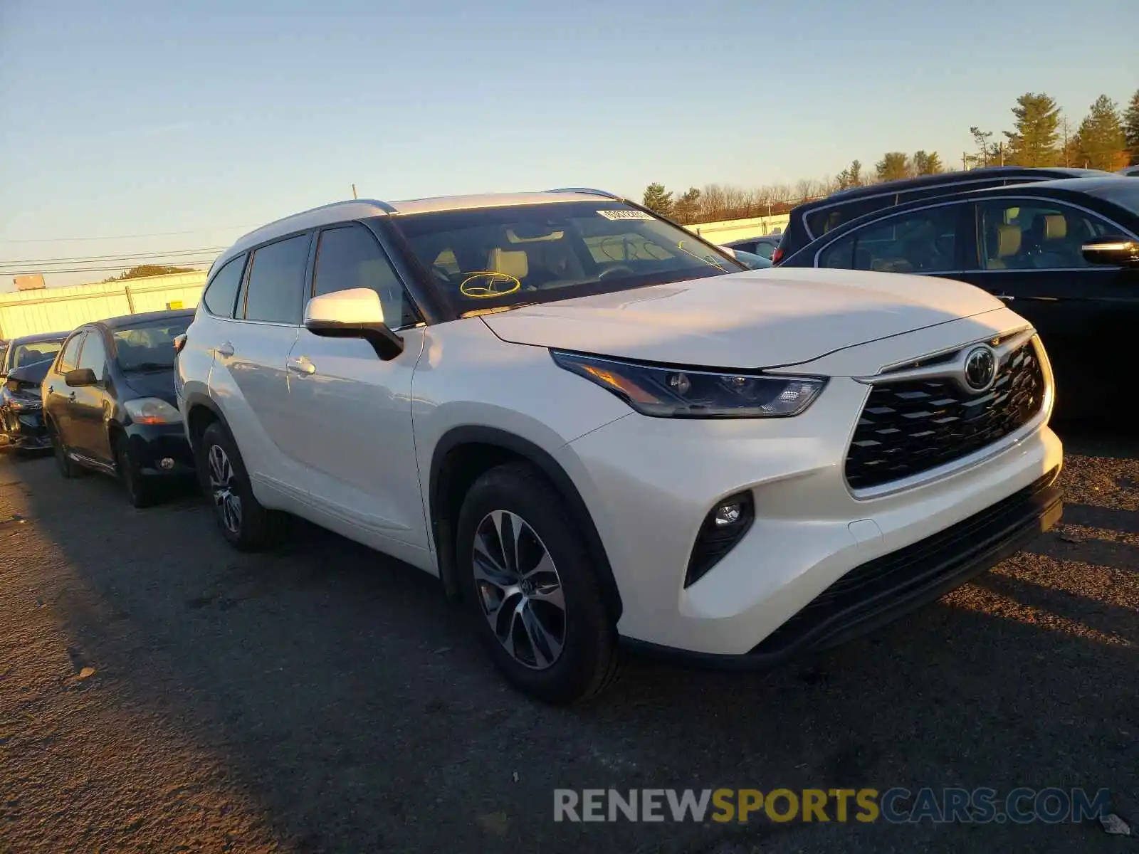 1 Photograph of a damaged car 5TDHZRBH1MS077334 TOYOTA HIGHLANDER 2021