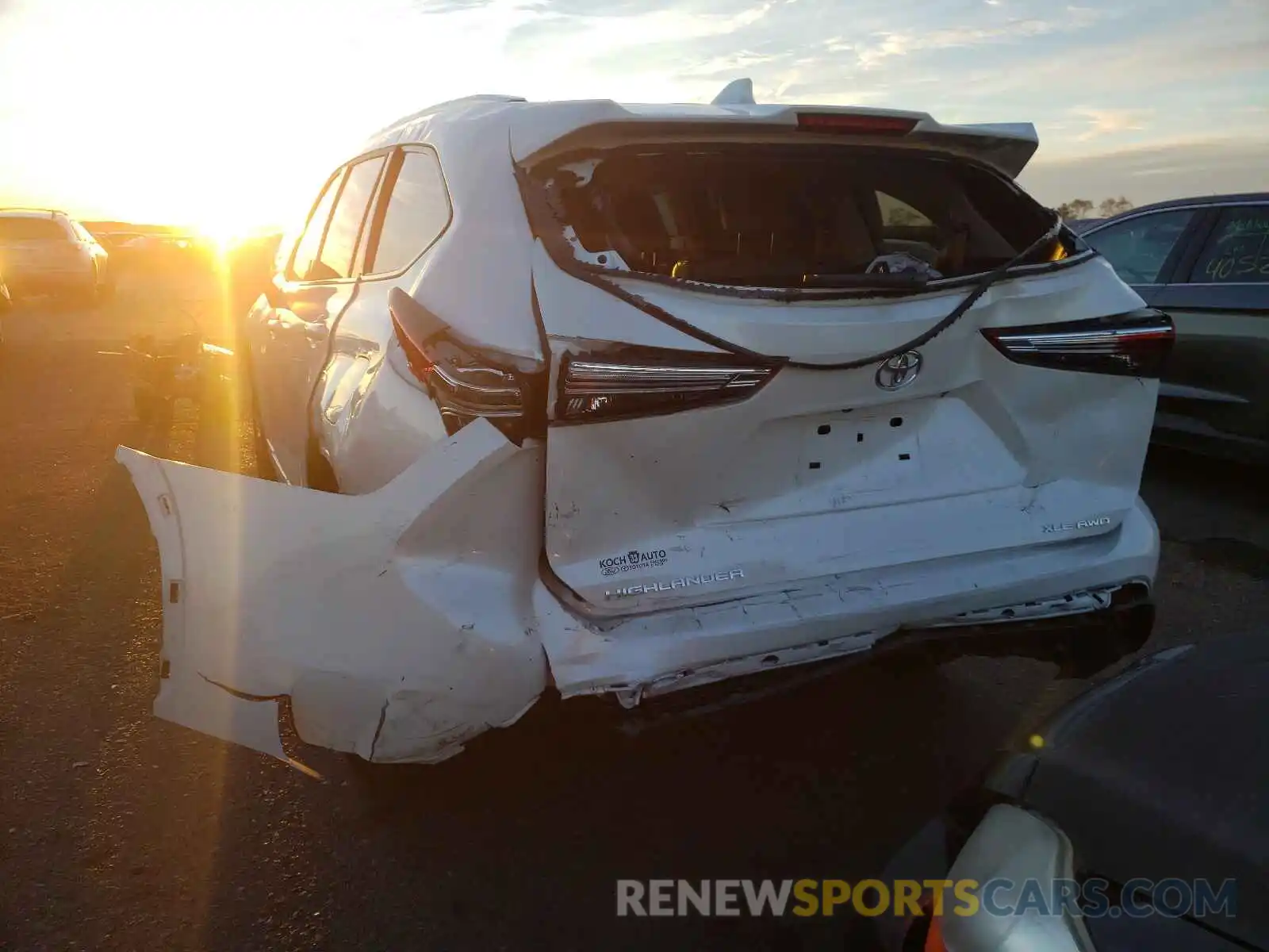 9 Photograph of a damaged car 5TDHZRBH1MS077334 TOYOTA HIGHLANDER 2021