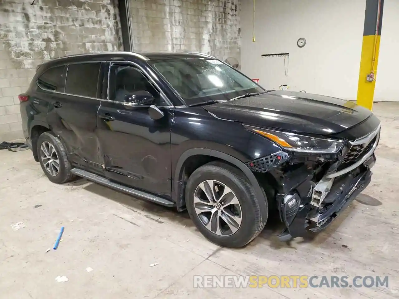 4 Photograph of a damaged car 5TDHZRBH1MS085739 TOYOTA HIGHLANDER 2021