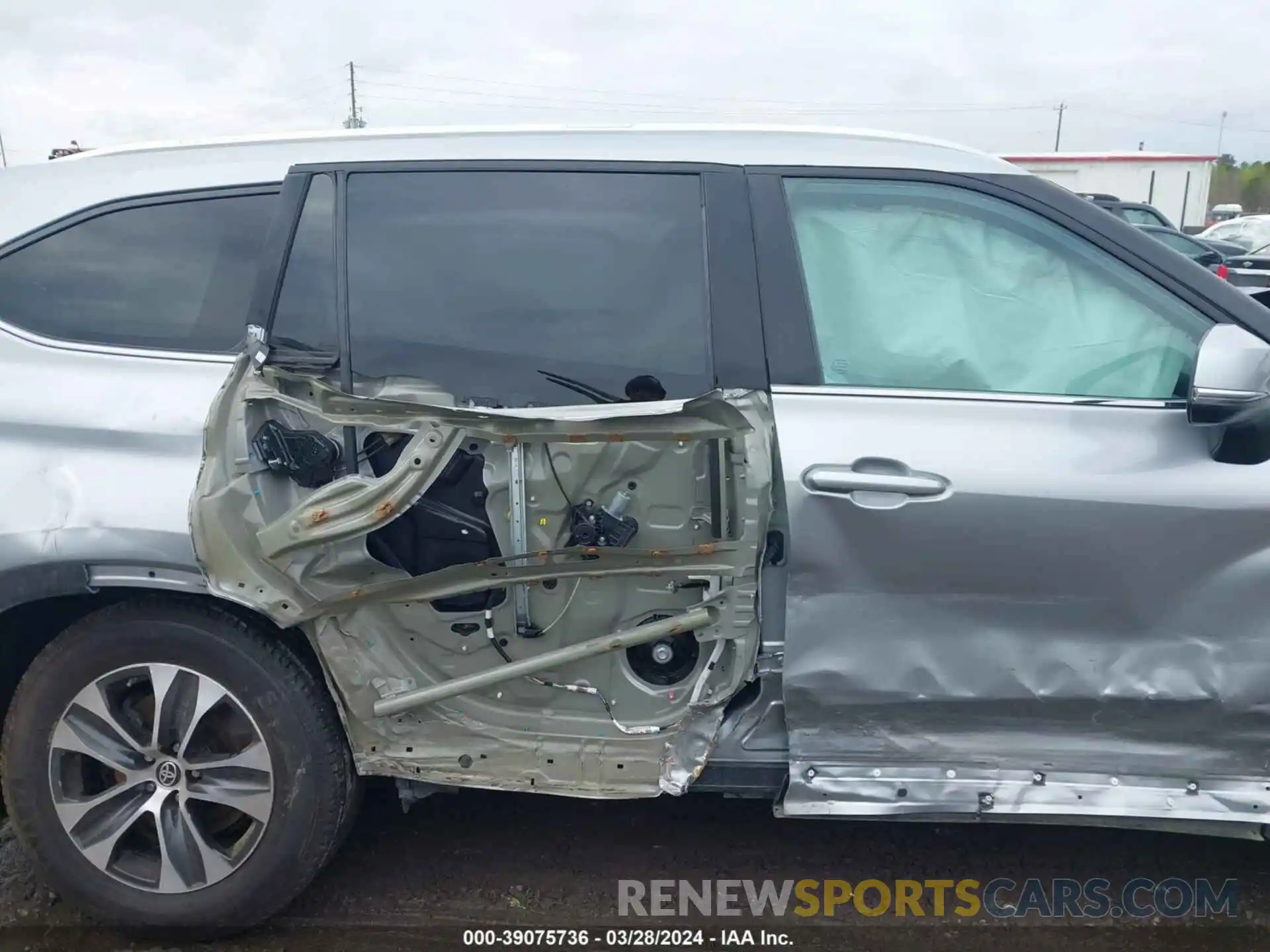 13 Photograph of a damaged car 5TDHZRBH1MS089192 TOYOTA HIGHLANDER 2021