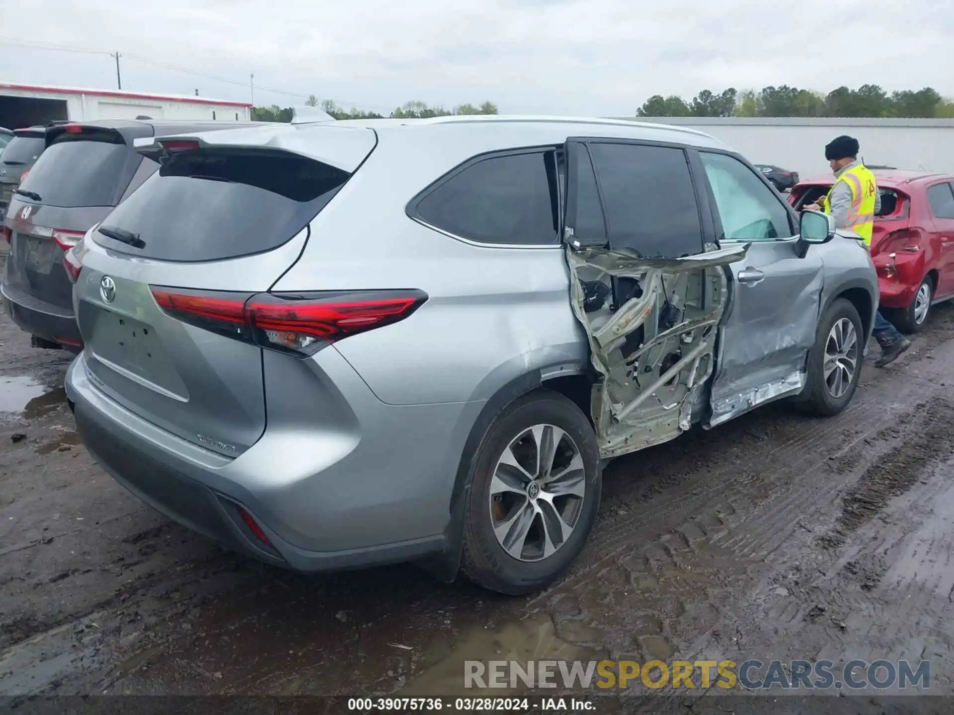 4 Photograph of a damaged car 5TDHZRBH1MS089192 TOYOTA HIGHLANDER 2021