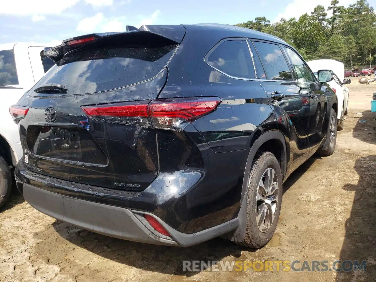 4 Photograph of a damaged car 5TDHZRBH2MS070800 TOYOTA HIGHLANDER 2021