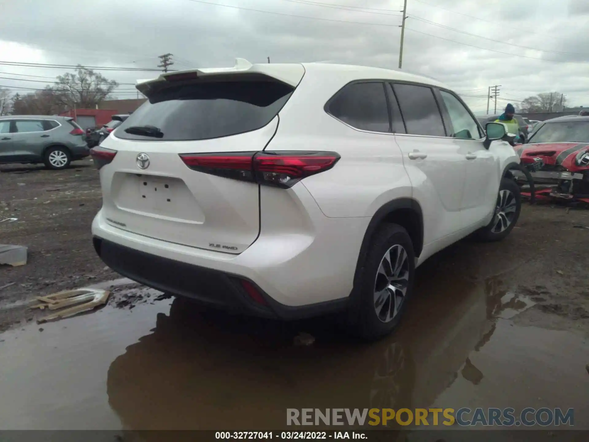 4 Photograph of a damaged car 5TDHZRBH2MS073194 TOYOTA HIGHLANDER 2021