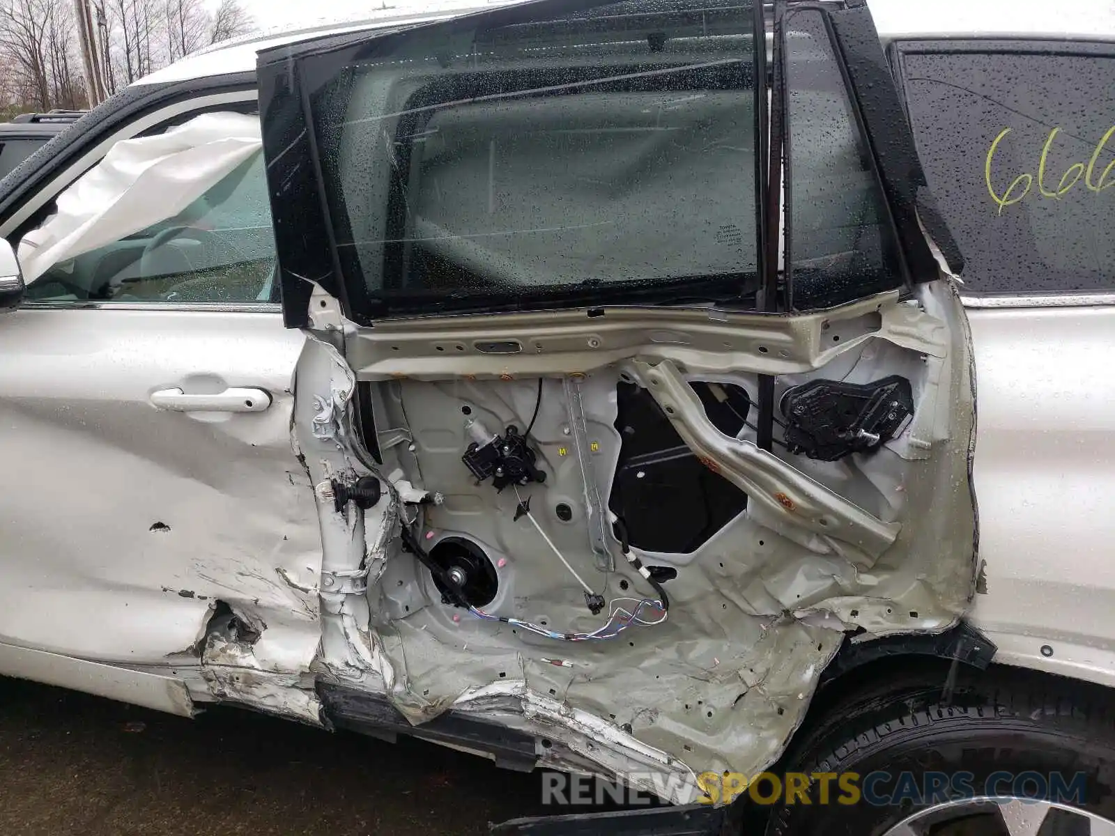 9 Photograph of a damaged car 5TDHZRBH2MS094188 TOYOTA HIGHLANDER 2021