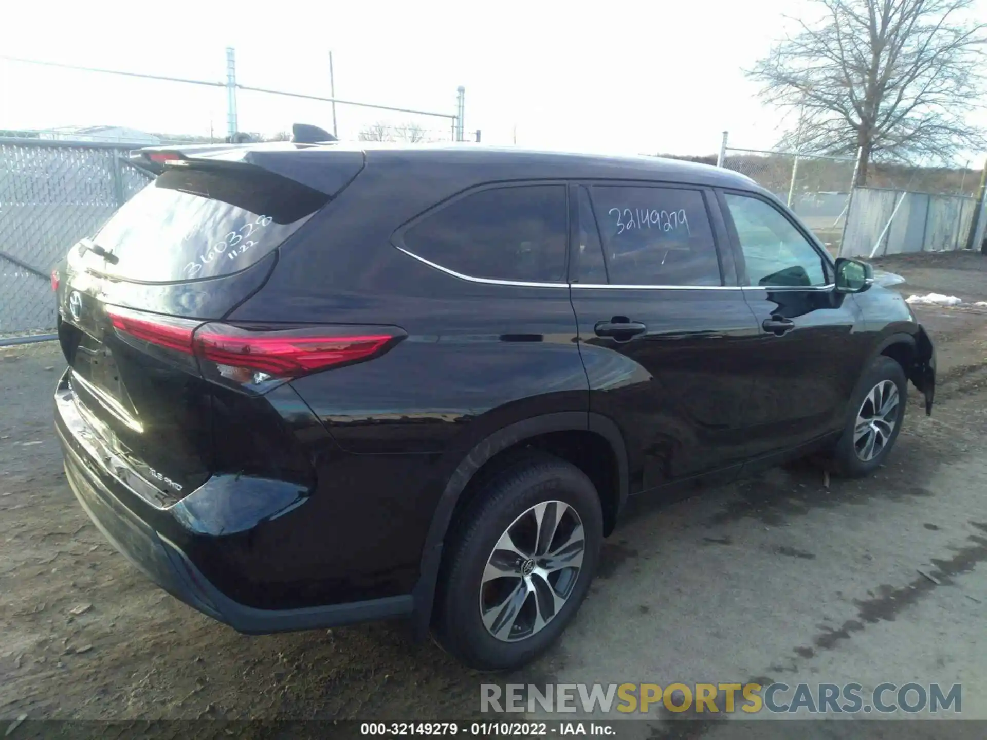 4 Photograph of a damaged car 5TDHZRBH2MS534040 TOYOTA HIGHLANDER 2021