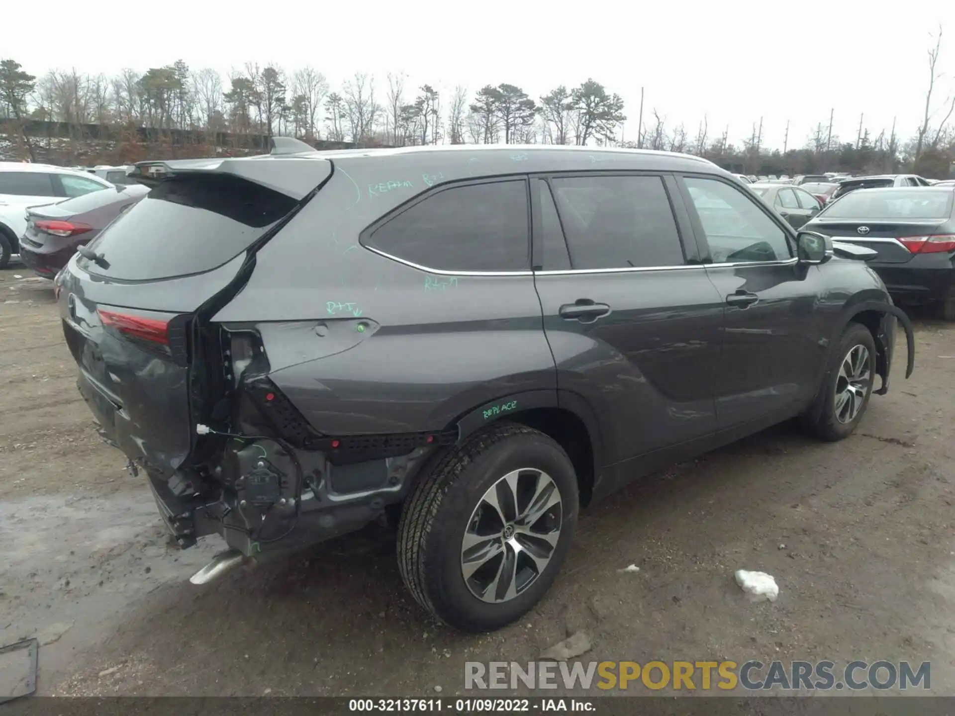 4 Photograph of a damaged car 5TDHZRBH3MS151353 TOYOTA HIGHLANDER 2021