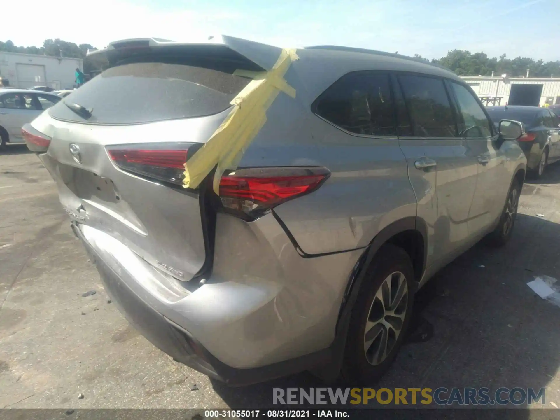 4 Photograph of a damaged car 5TDHZRBH3MS540414 TOYOTA HIGHLANDER 2021