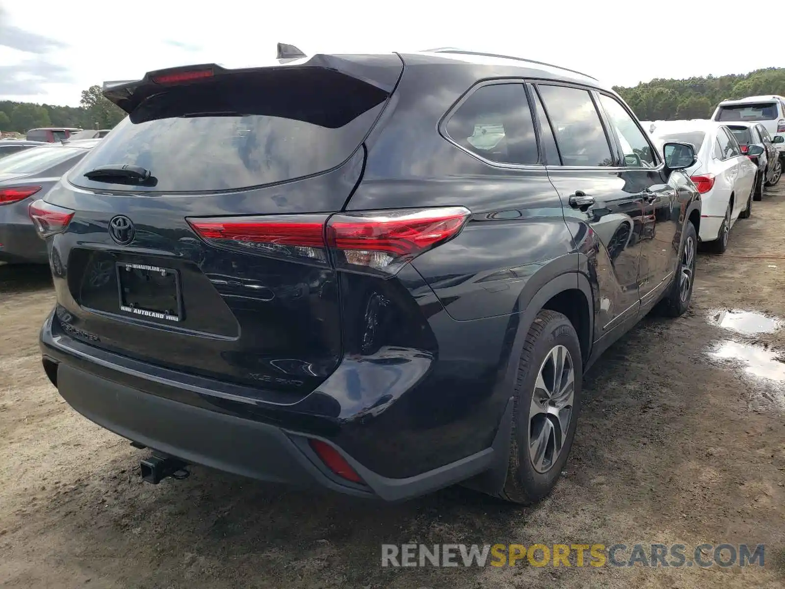 4 Photograph of a damaged car 5TDHZRBH4MS069387 TOYOTA HIGHLANDER 2021