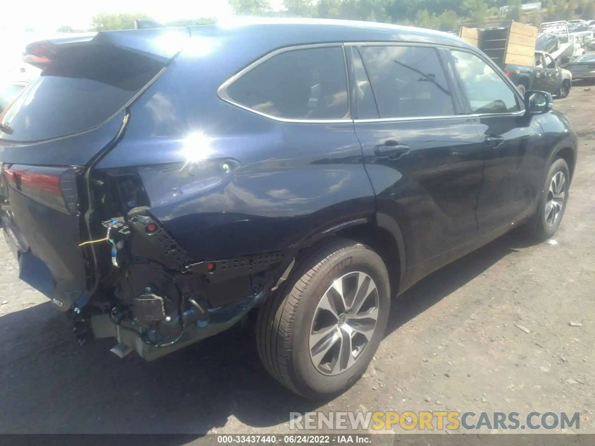 4 Photograph of a damaged car 5TDHZRBH5MS109749 TOYOTA HIGHLANDER 2021