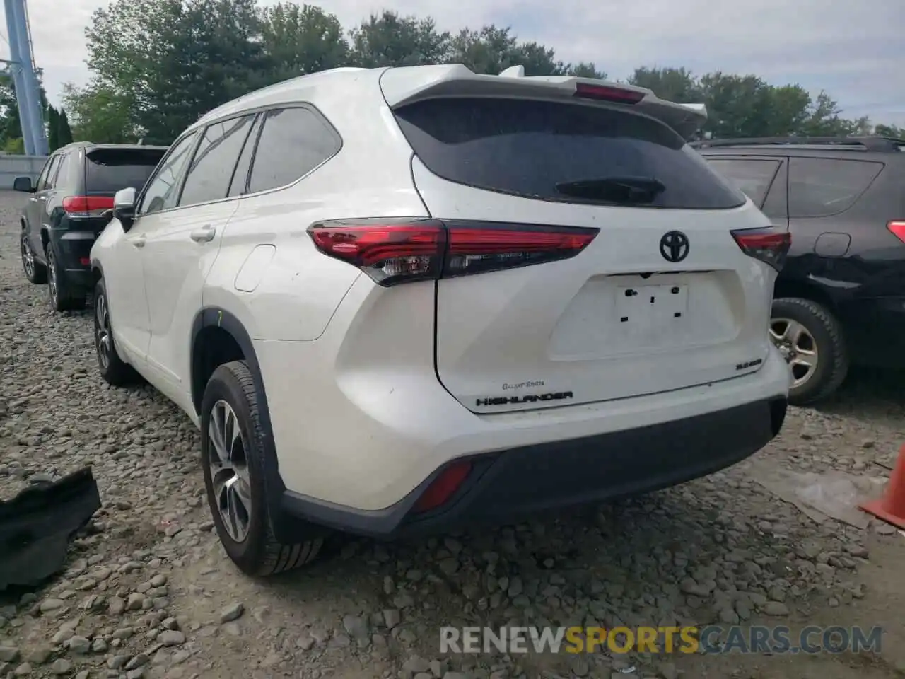 3 Photograph of a damaged car 5TDHZRBH5MS543430 TOYOTA HIGHLANDER 2021