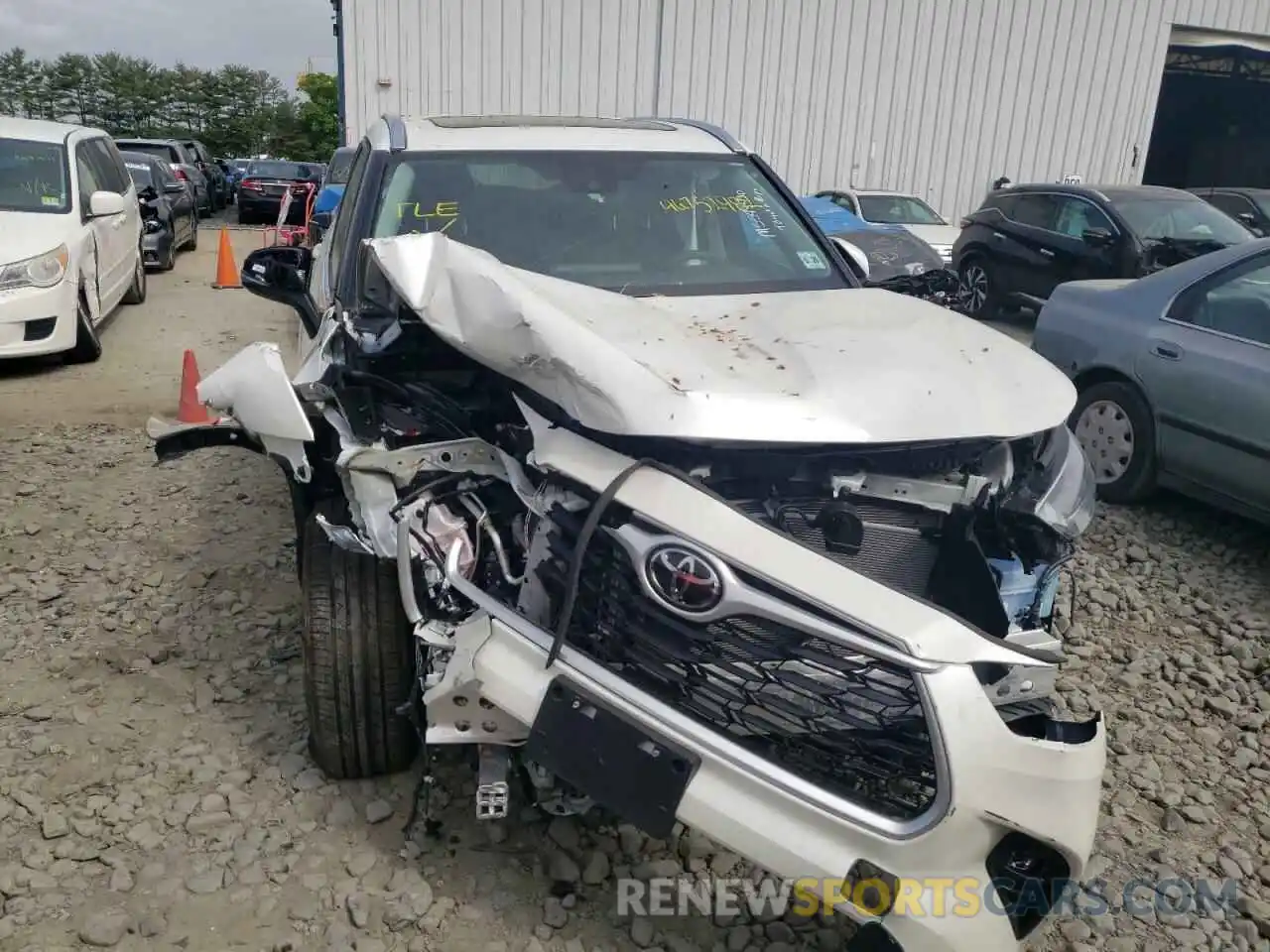 9 Photograph of a damaged car 5TDHZRBH5MS543430 TOYOTA HIGHLANDER 2021